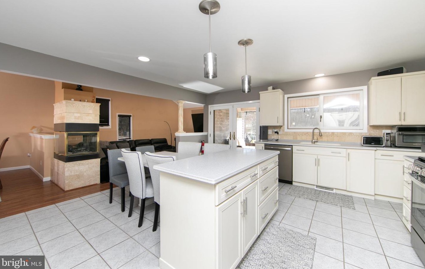 36 Hockey Dr, Columbus NJ  08022-9501 exterior