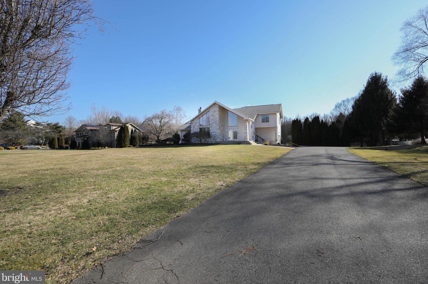 36 Hockey Dr, Columbus NJ  08022-9501 exterior