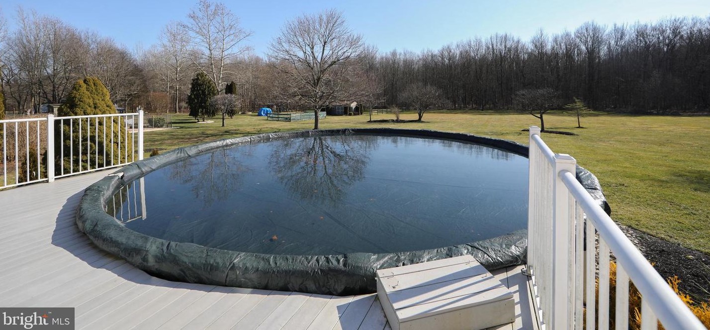 36 Hockey Dr, Columbus NJ  08022-9501 exterior