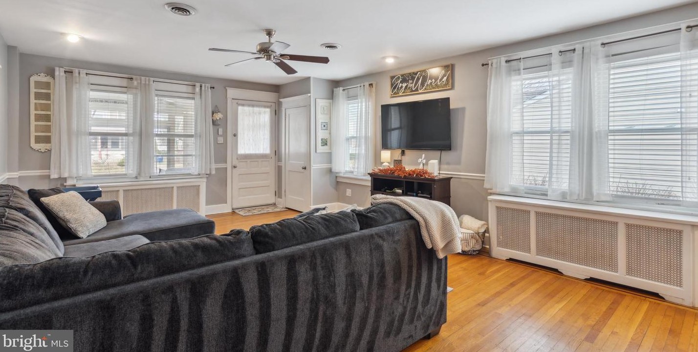 606 Linden Ave, Riverton NJ  08077-1451 exterior