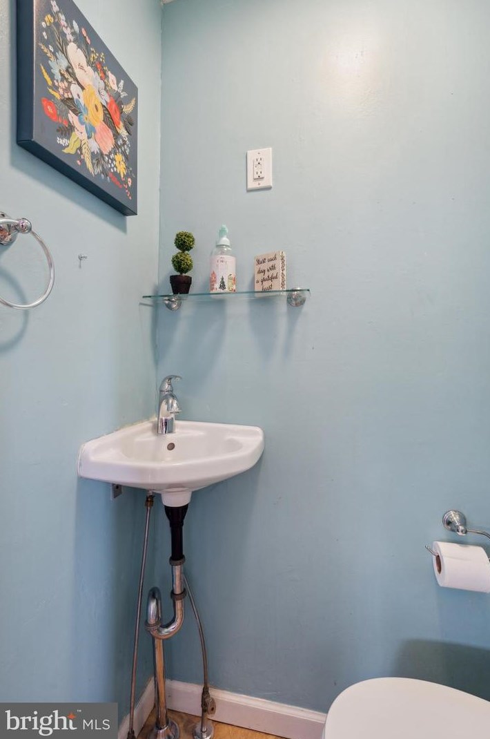 606 Linden Ave, Riverton NJ  08077-1451 exterior