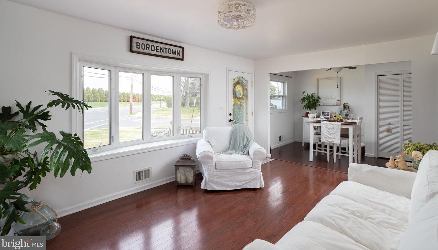 1 Willow Rd, Chesterfield NJ  08505-2714 exterior