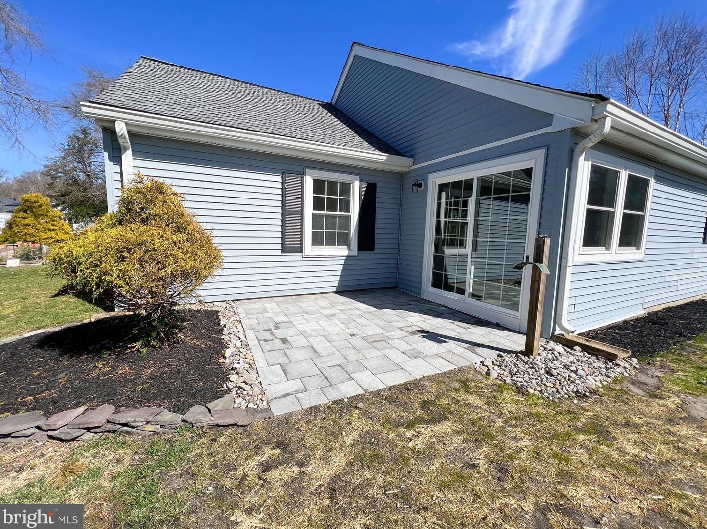 37 Narberth Pl, Southampton NJ  08088-1304 exterior