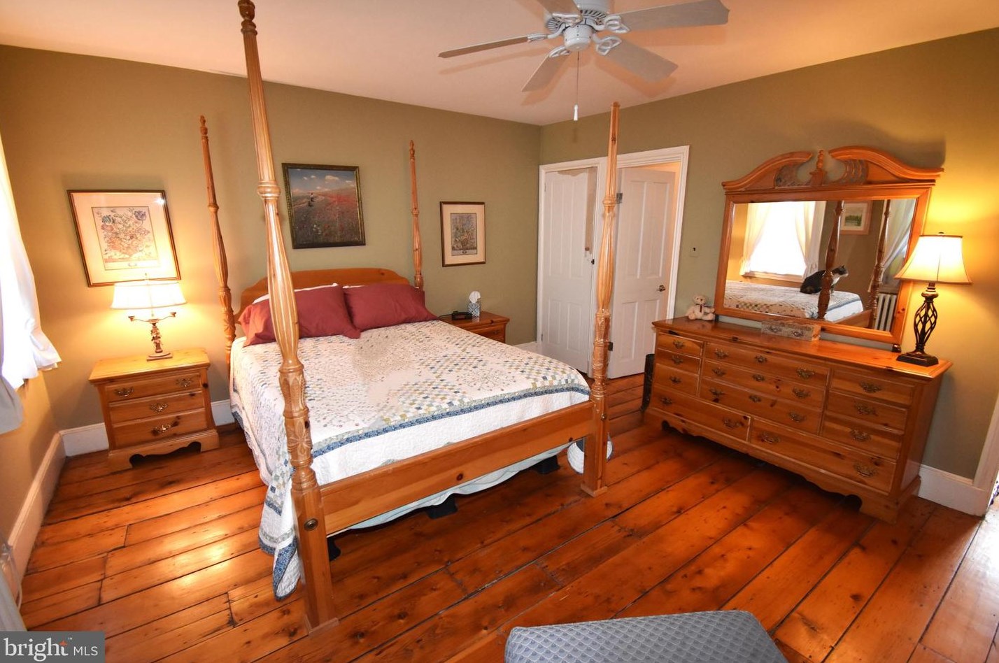 122 Un St, Burlington NJ 08016-1511 exterior