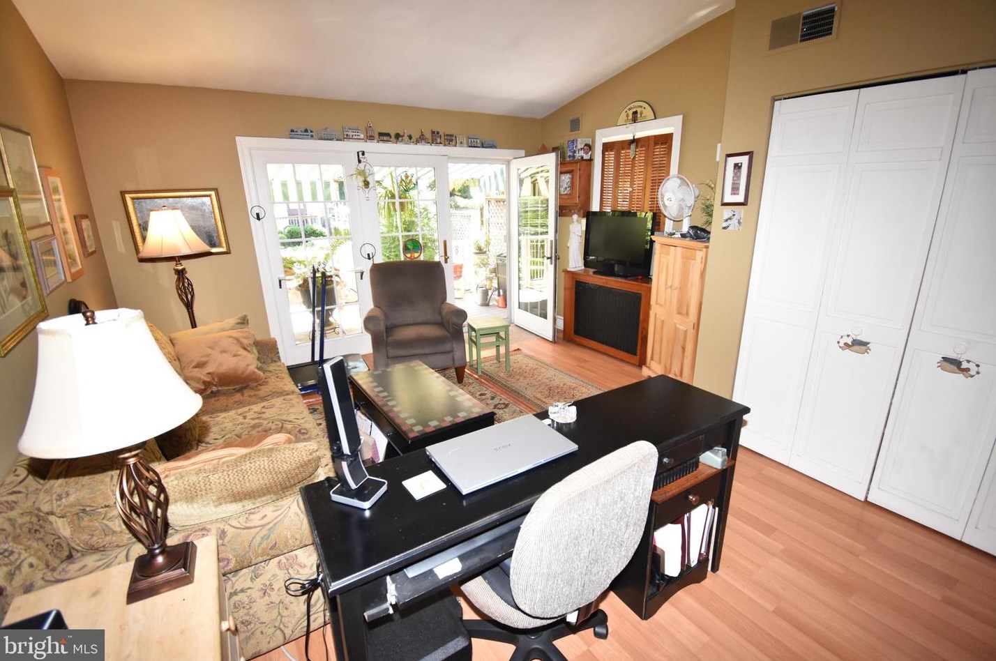 122 Un St, Burlington NJ 08016-1511 exterior