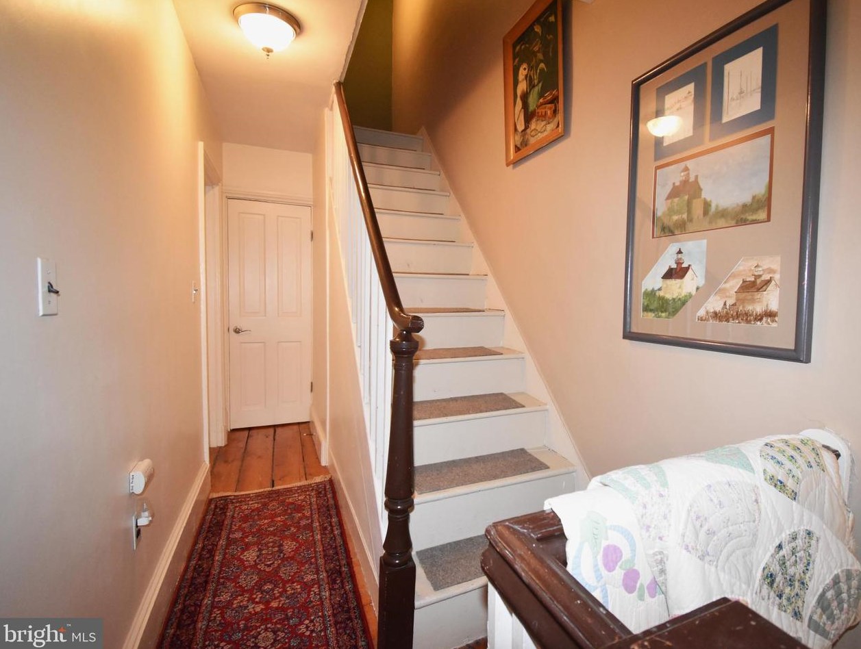 122 Un St, Burlington NJ 08016-1511 exterior