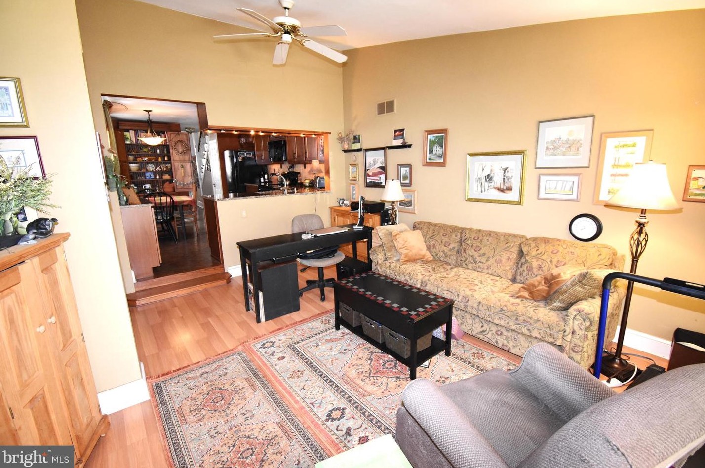 122 Un St, Burlington NJ 08016-1511 exterior