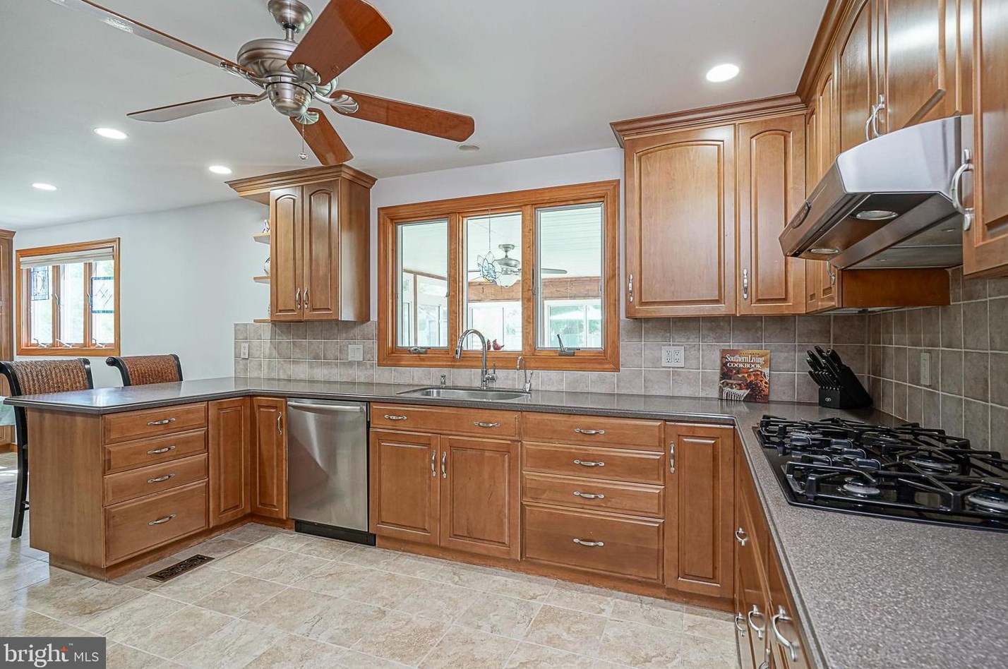 1321 Tanner Ave, Burlington NJ 08016-2345 exterior