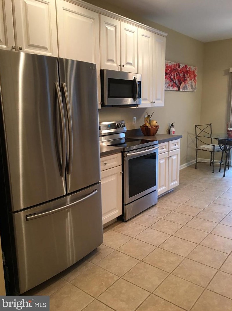 11 Farmington Ct, Chesterfield NJ  08505-3183 exterior