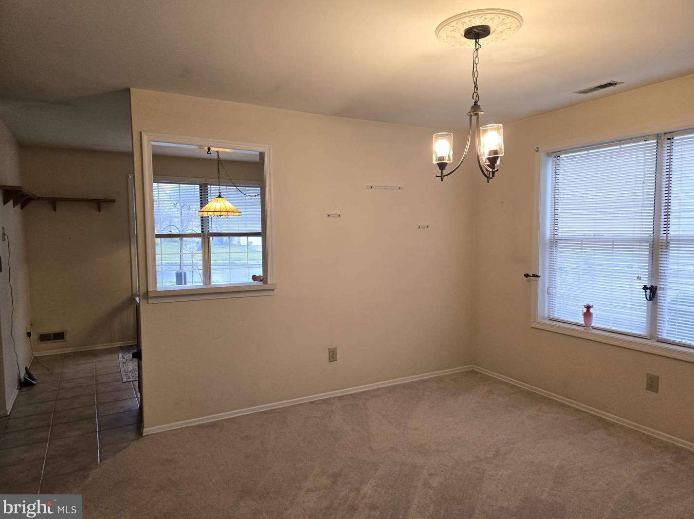 27 Hilltop Ln, Columbus NJ  08022-1008 exterior