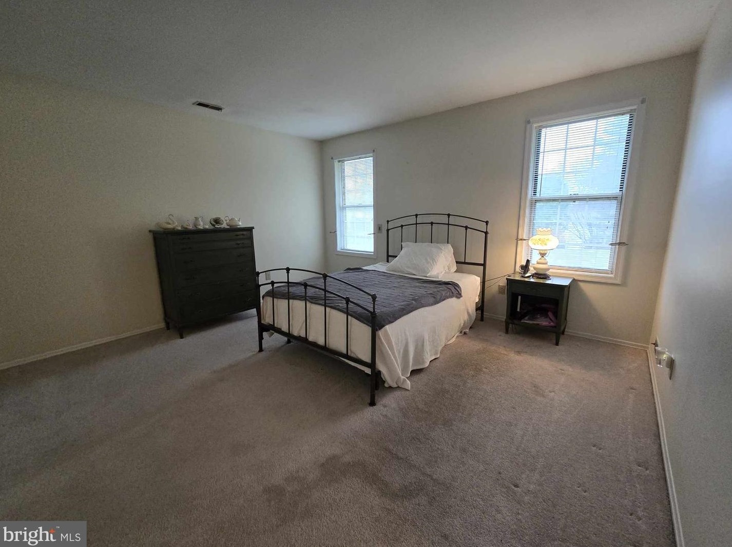 27 Hilltop Ln, Columbus NJ  08022-1008 exterior