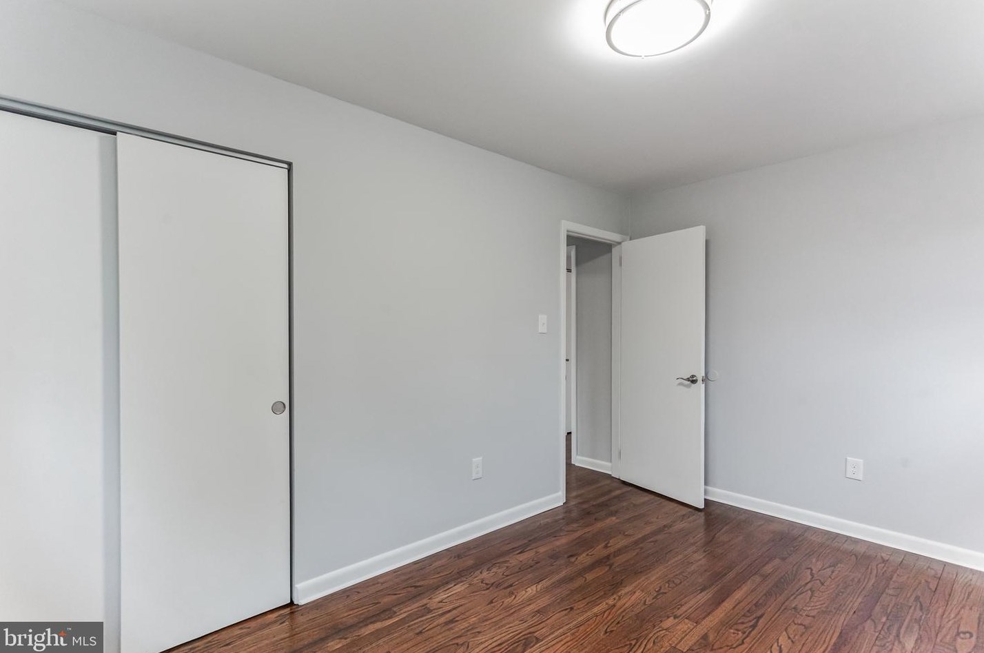307 Manor Ct, Riverton NJ  08077-1155 exterior