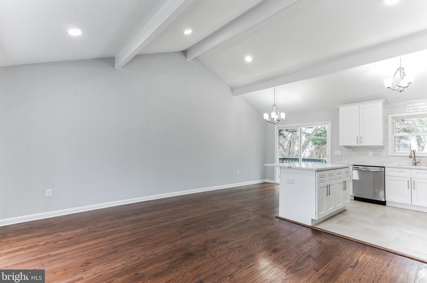 307 Manor Ct, Riverton NJ  08077-1155 exterior