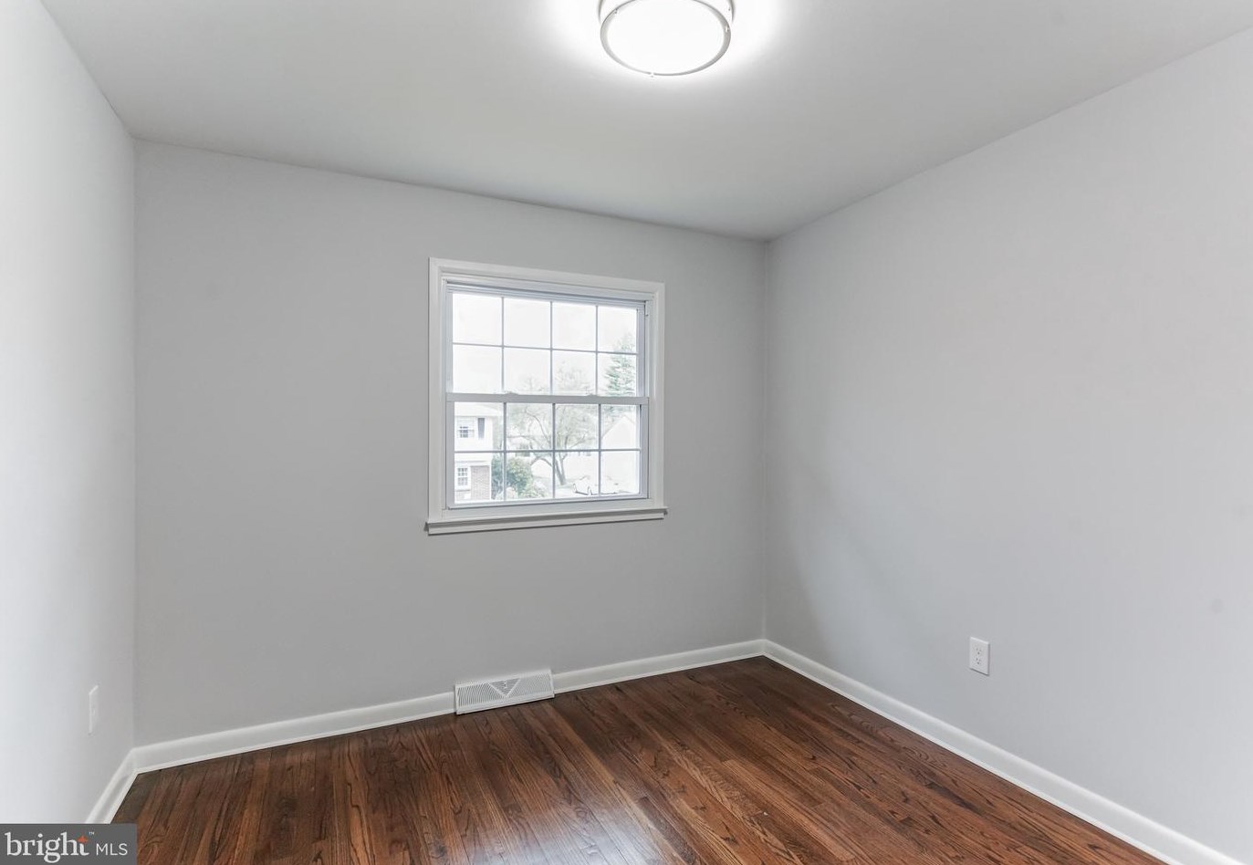 307 Manor Ct, Riverton NJ  08077-1155 exterior