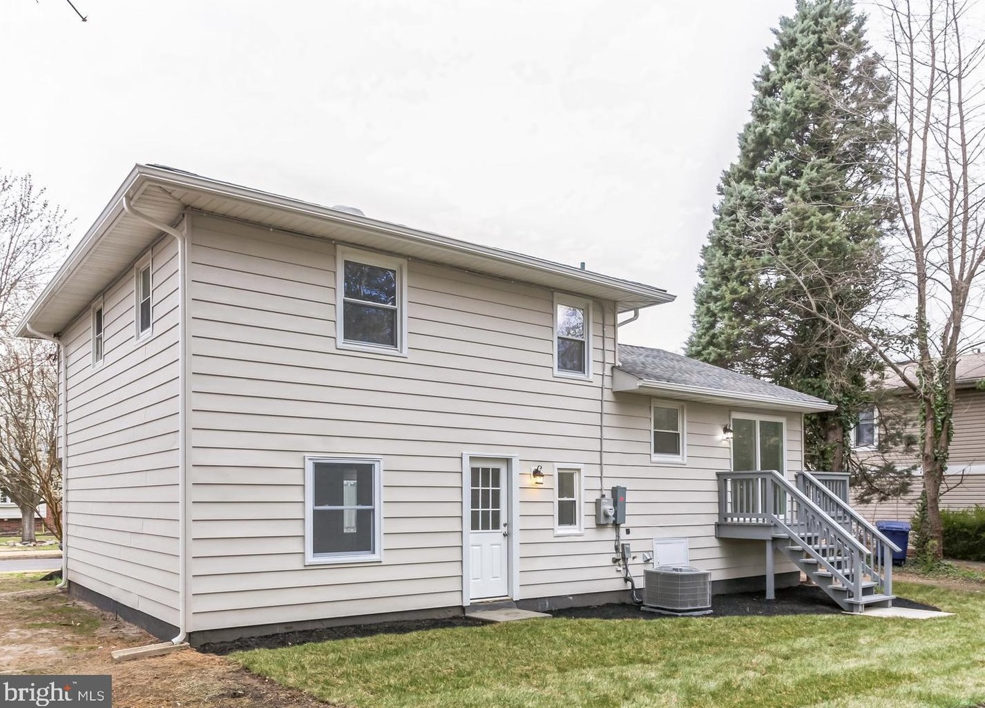 307 Manor Ct, Riverton NJ  08077-1155 exterior