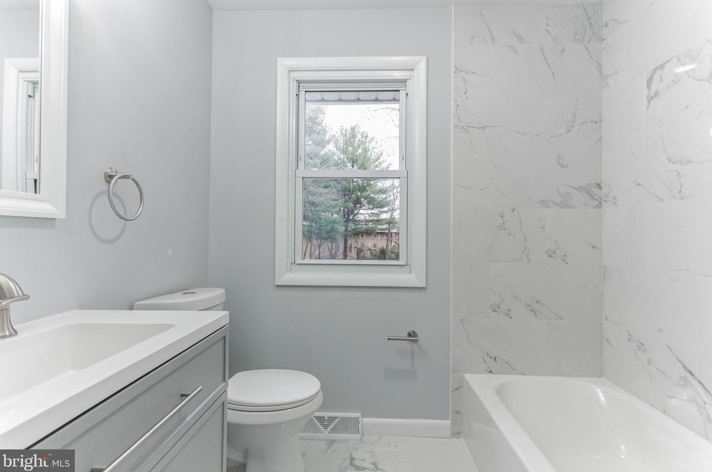307 Manor Ct, Riverton NJ  08077-1155 exterior