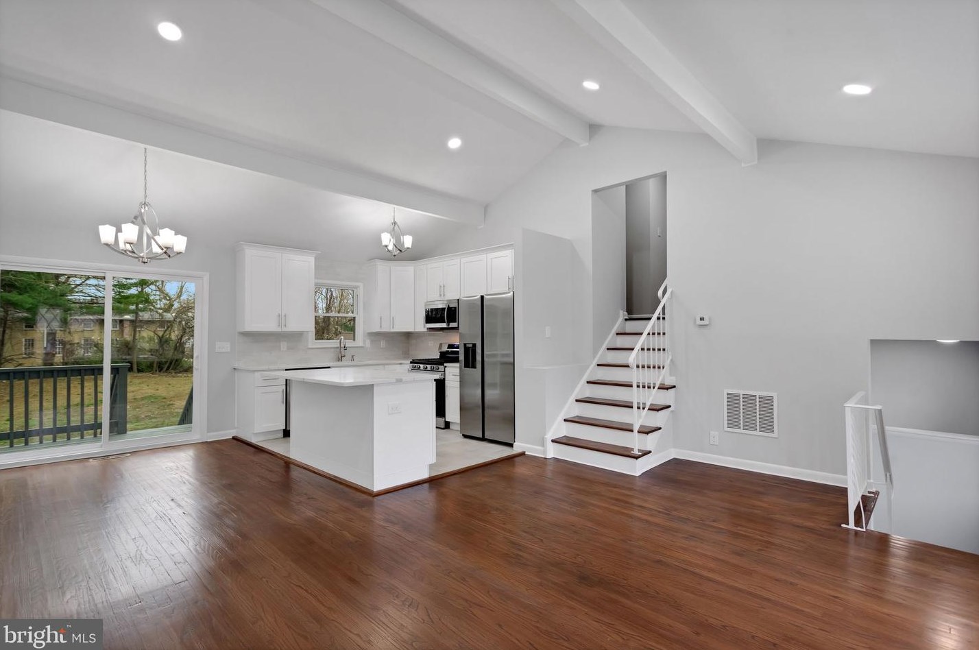 307 Manor Ct, Riverton NJ  08077-1155 exterior