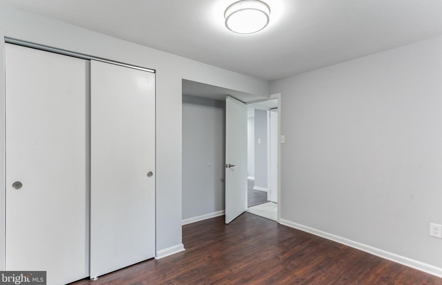 307 Manor Ct, Riverton NJ  08077-1155 exterior