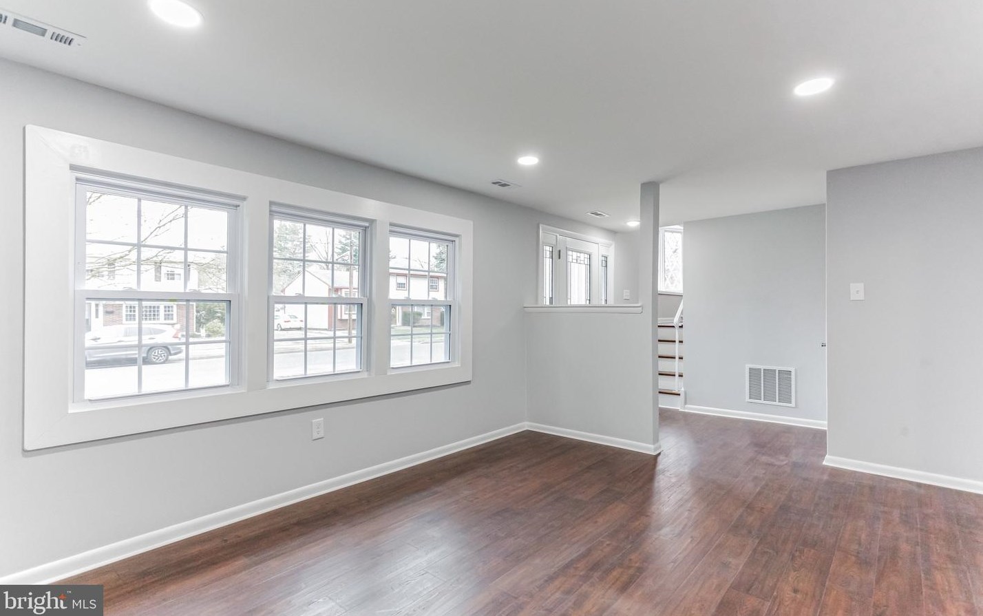 307 Manor Ct, Riverton NJ  08077-1155 exterior
