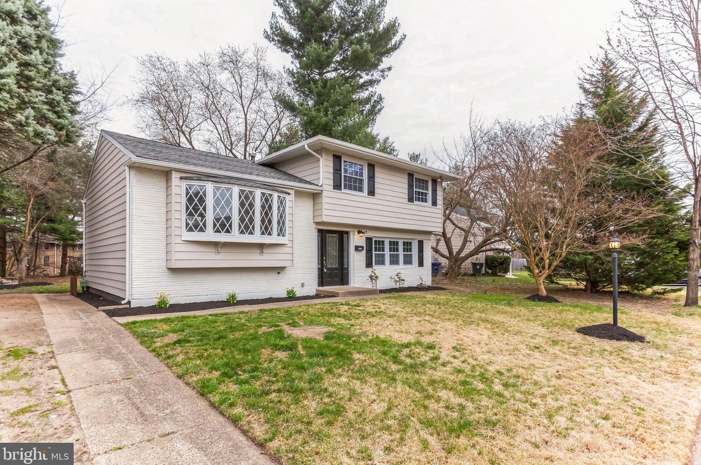 307 Manor Ct, Riverton NJ  08077-1155 exterior