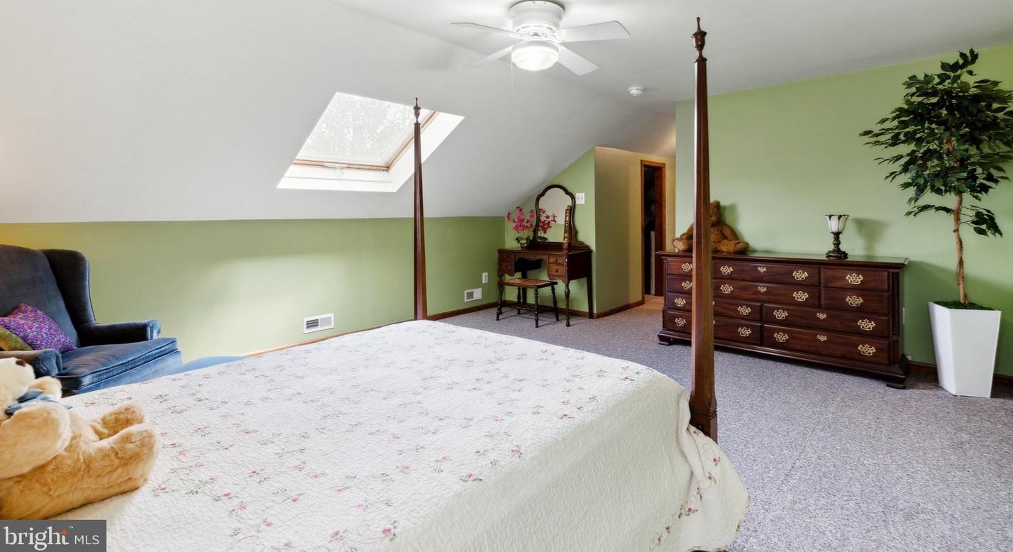 208 Andrews Ave, Moorestown NJ 08057-1237 exterior