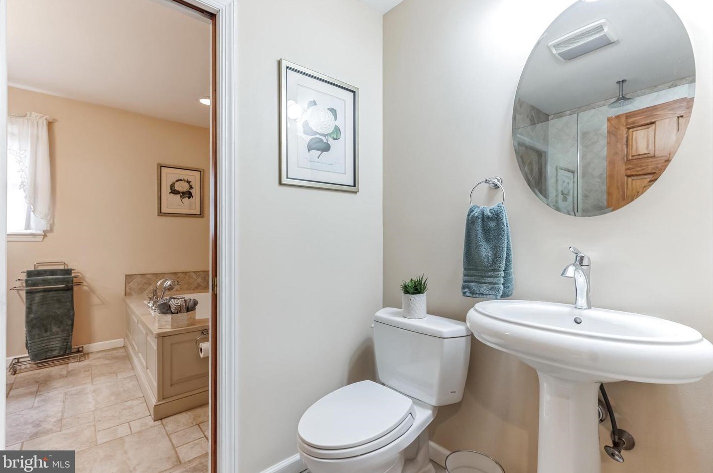 208 Andrews Ave, Moorestown NJ 08057-1237 exterior