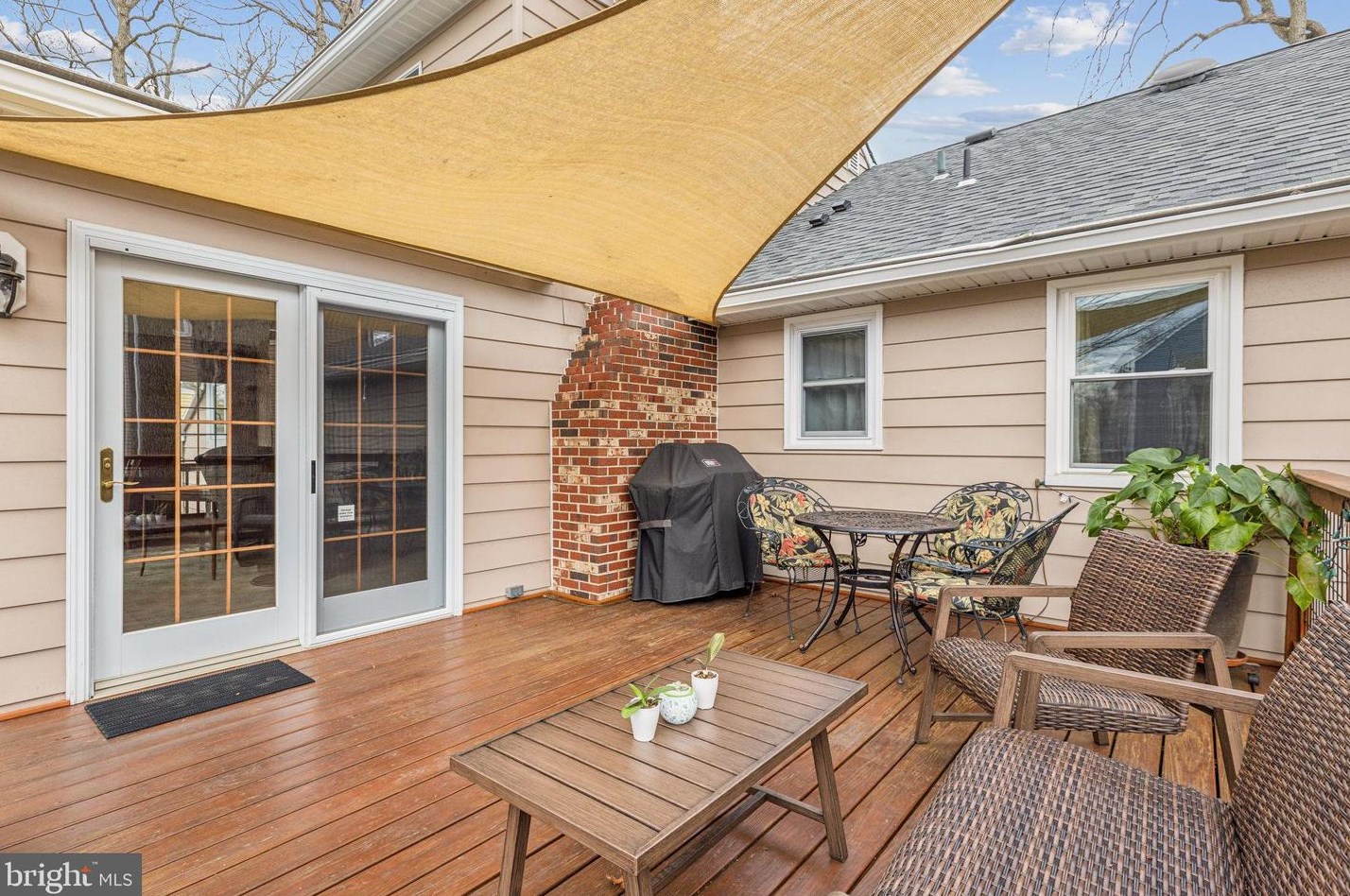 208 Andrews Ave, Moorestown NJ 08057-1237 exterior