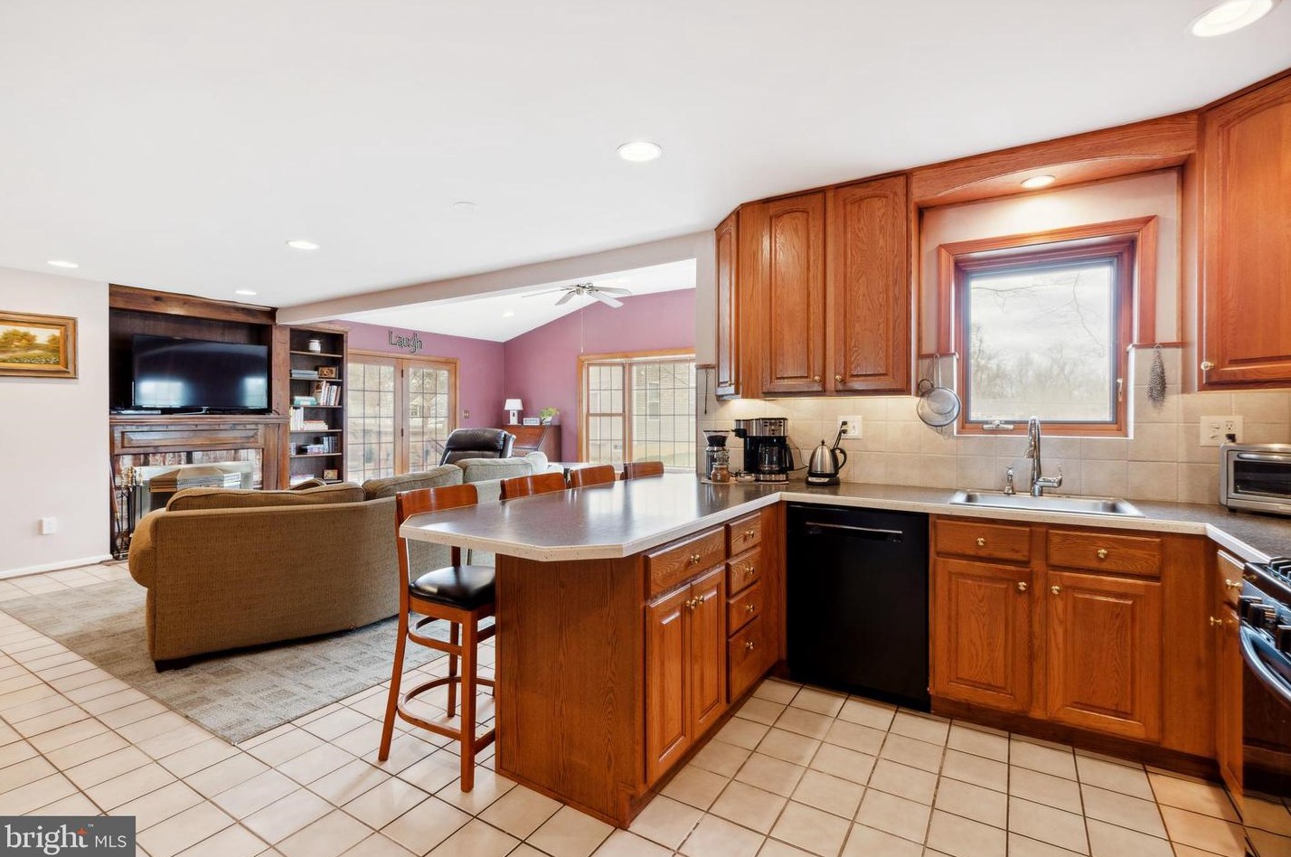 208 Andrews Ave, Moorestown NJ 08057-1237 exterior