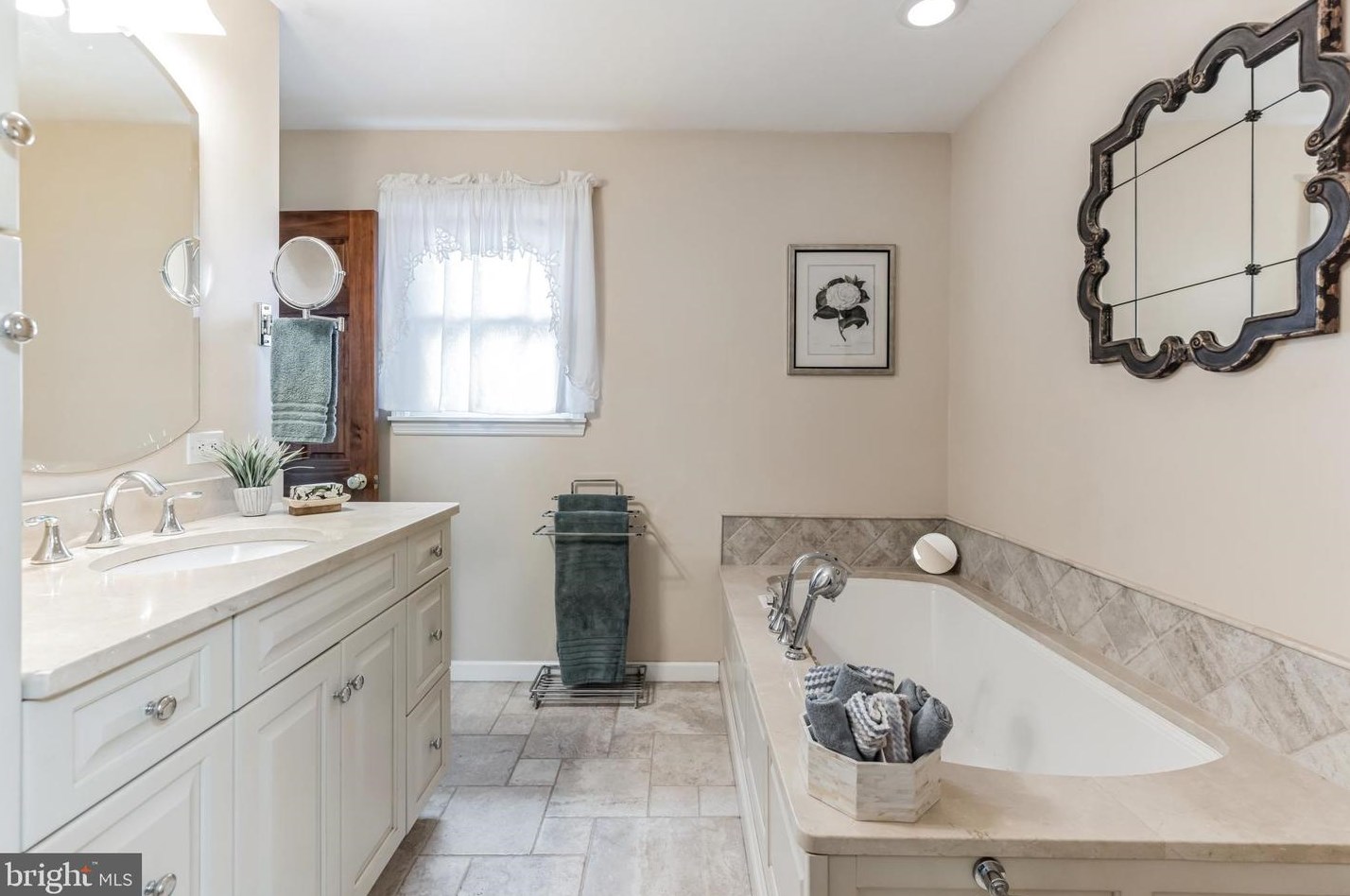 208 Andrews Ave, Moorestown NJ 08057-1237 exterior