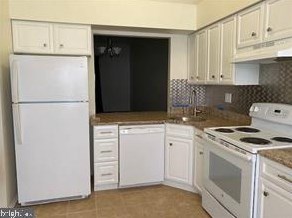 1339 Thornwood Dr, Mount Laurel NJ  08054-1823 exterior