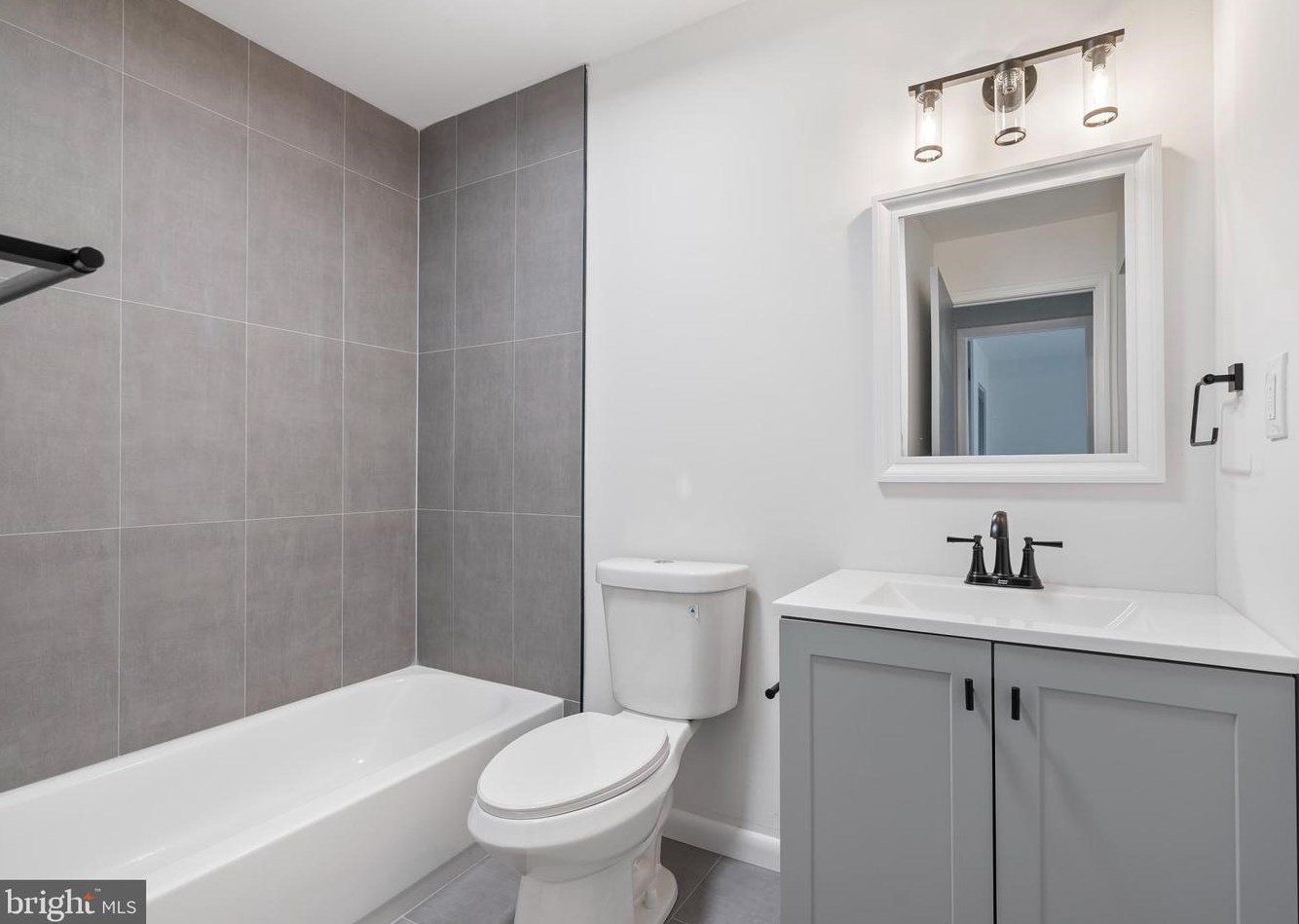 2021 Harbour Dr, Palmyra NJ 08065-1118 exterior