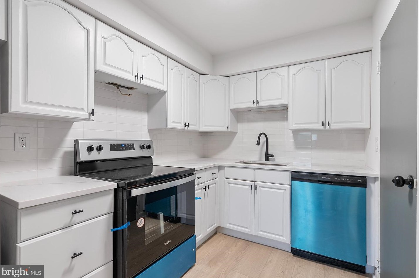 2021 Harbour Dr, Palmyra NJ 08065-1118 exterior