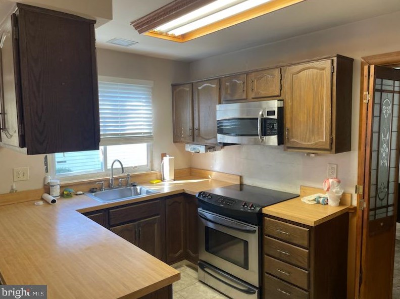 139 Buckingham Dr, Southampton NJ 08088-1244 exterior