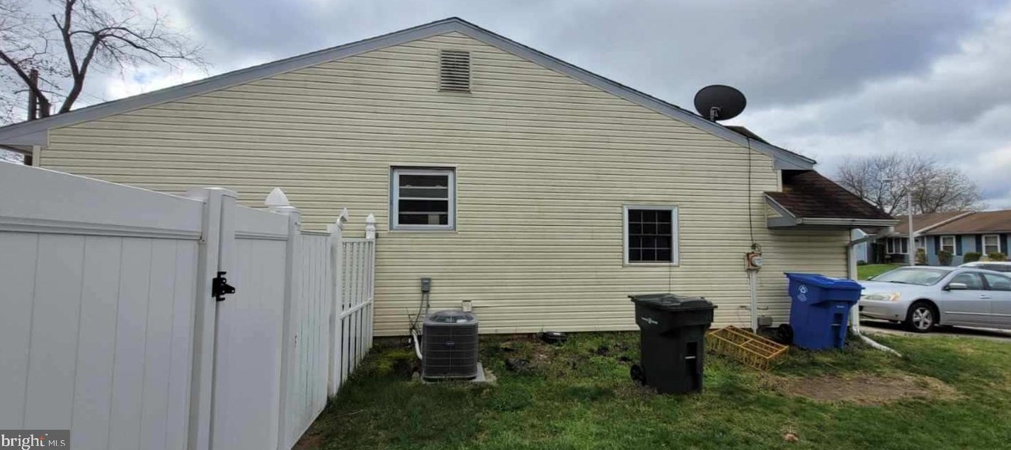 41 Sandal Ln, Willingboro NJ  08046-1014 exterior
