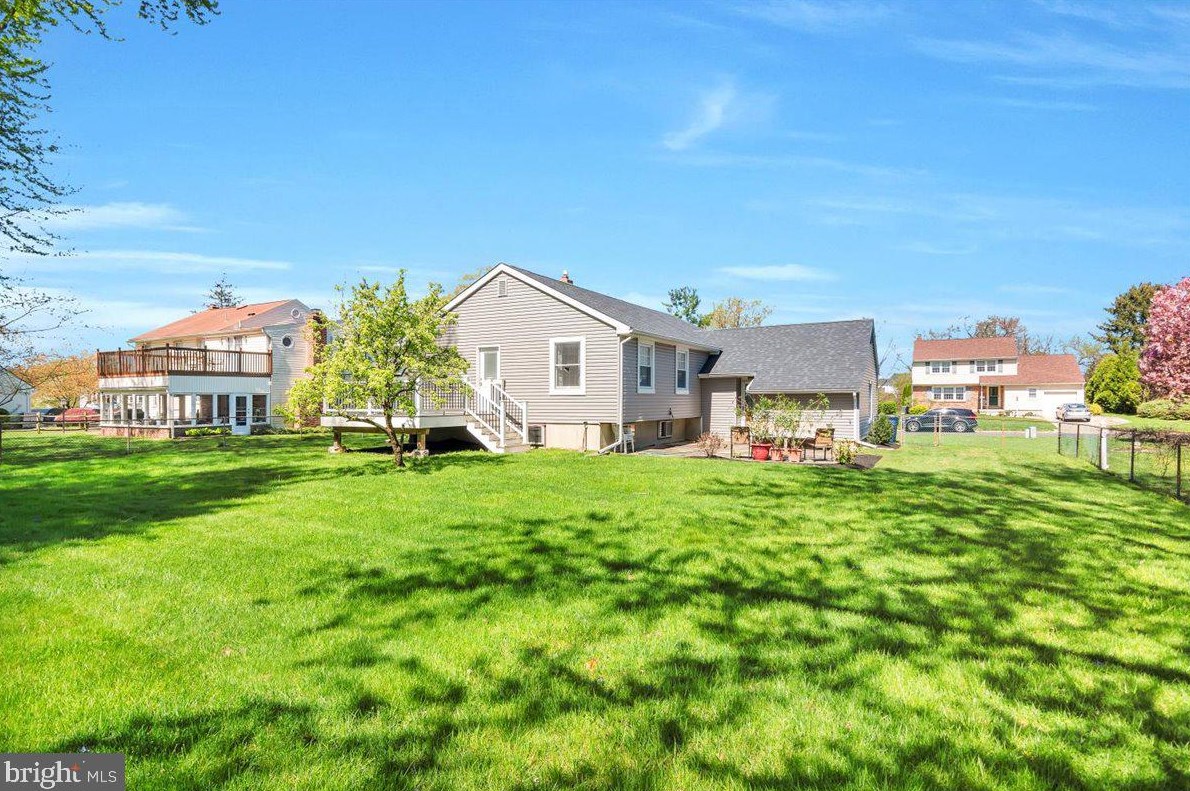 8 Sequoia Dr, Riverton NJ  08077-3135 exterior