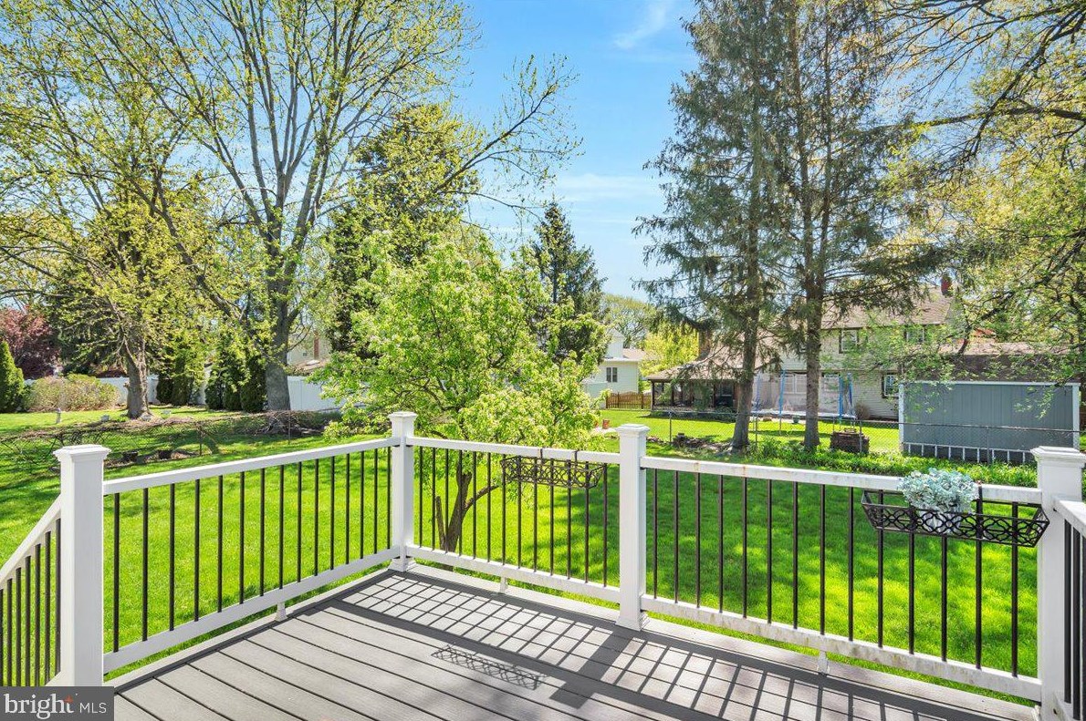 8 Sequoia Dr, Riverton NJ  08077-3135 exterior
