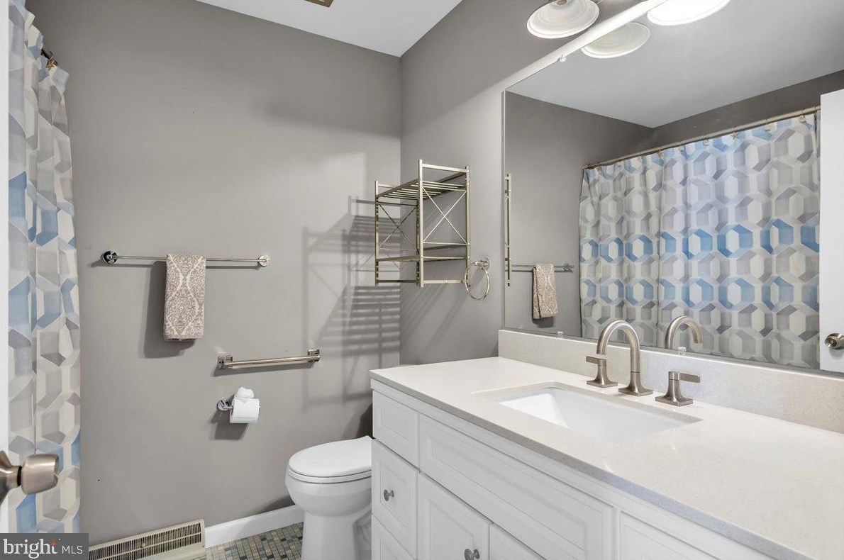8 Sequoia Dr, Riverton NJ  08077-3135 exterior