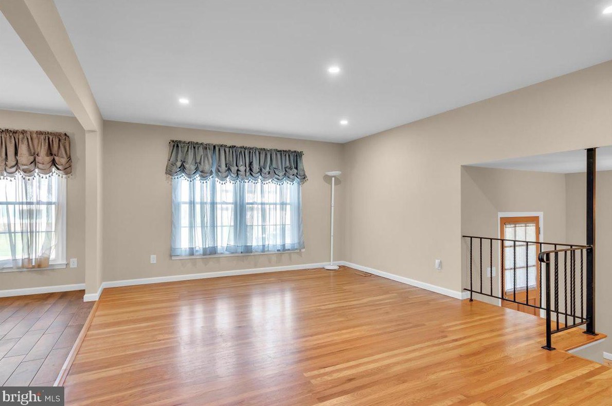 8 Sequoia Dr, Riverton NJ  08077-3135 exterior