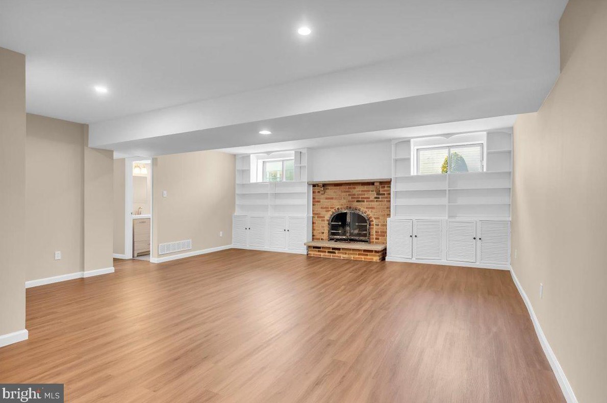 8 Sequoia Dr, Riverton NJ  08077-3135 exterior