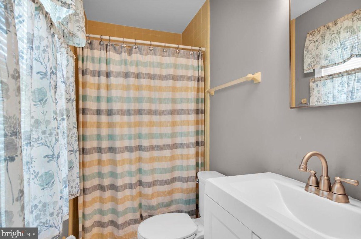 8 Sequoia Dr, Riverton NJ  08077-3135 exterior