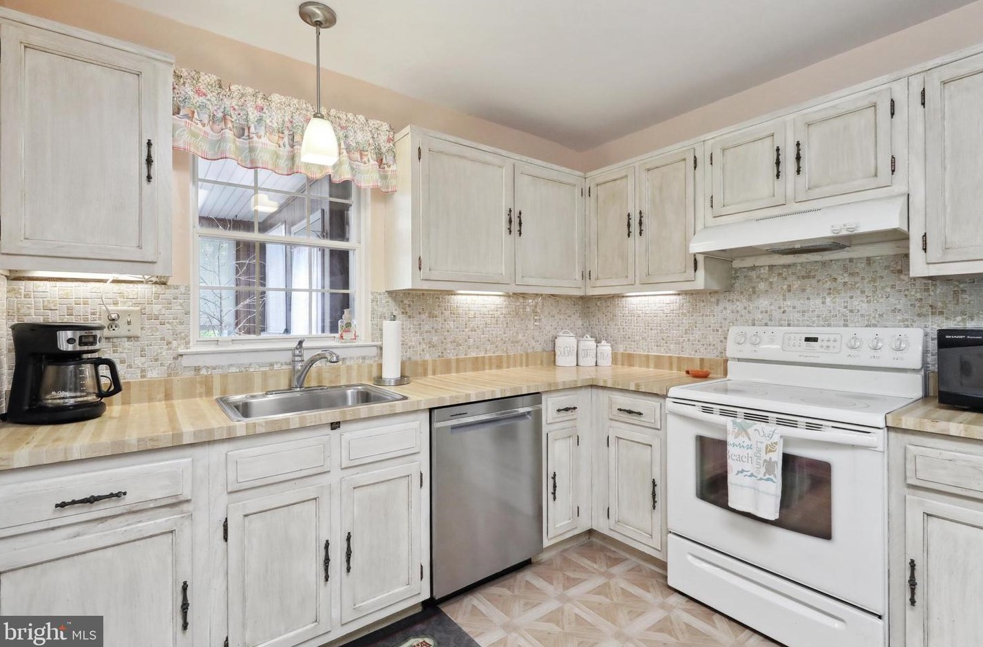 150 Dorchester Dr, Southampton NJ  08088-1326 exterior