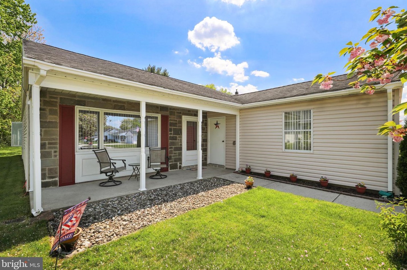 150 Dorchester Dr, Southampton NJ  08088-1326 exterior