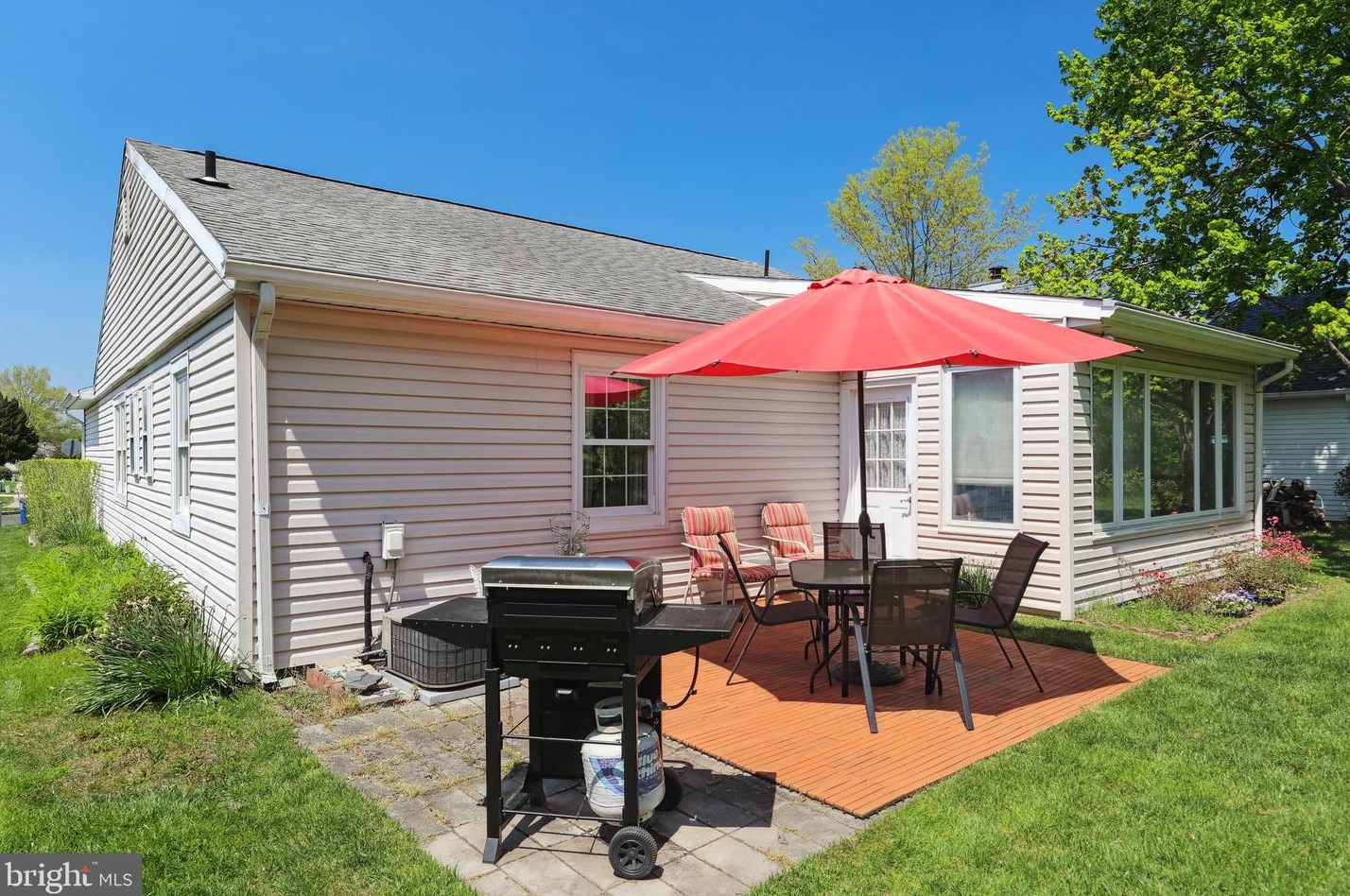 150 Dorchester Dr, Southampton NJ  08088-1326 exterior