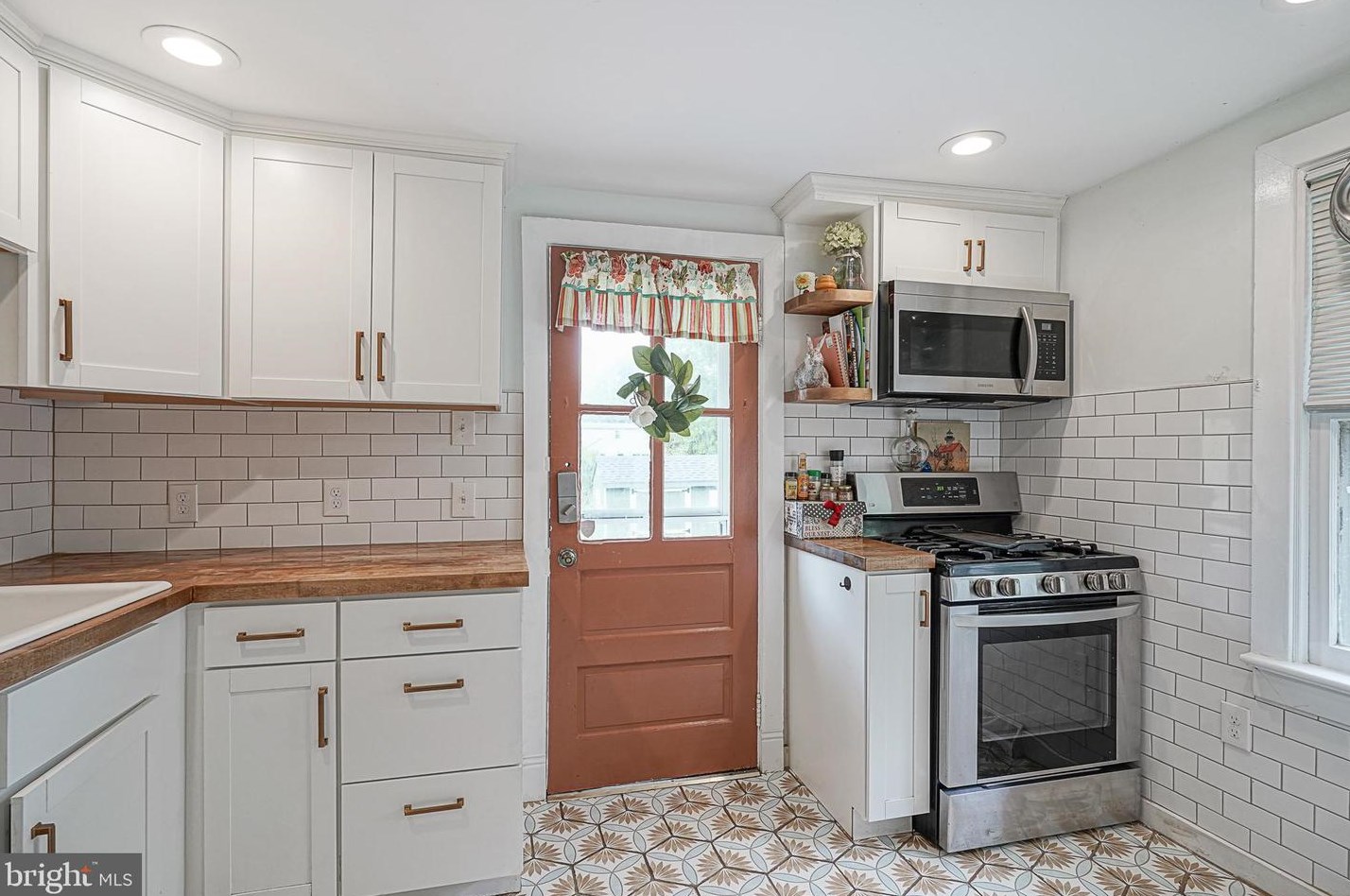 28 Lenola Rd, Moorestown NJ 08057-1023 exterior