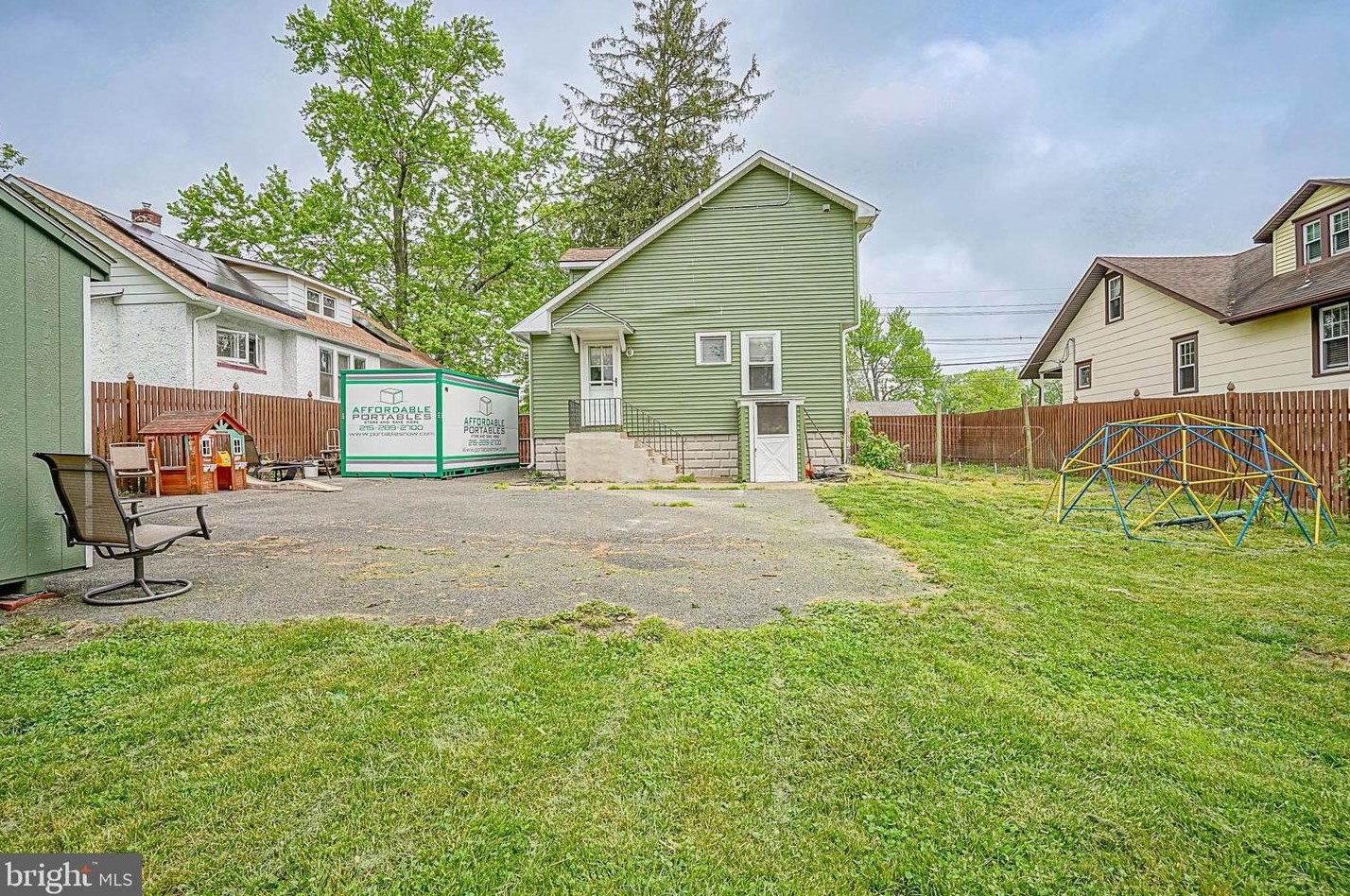 28 Lenola Rd, Moorestown NJ 08057-1023 exterior