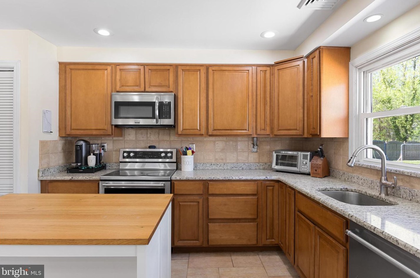 326 High St, Moorestown NJ 08057-3508 exterior