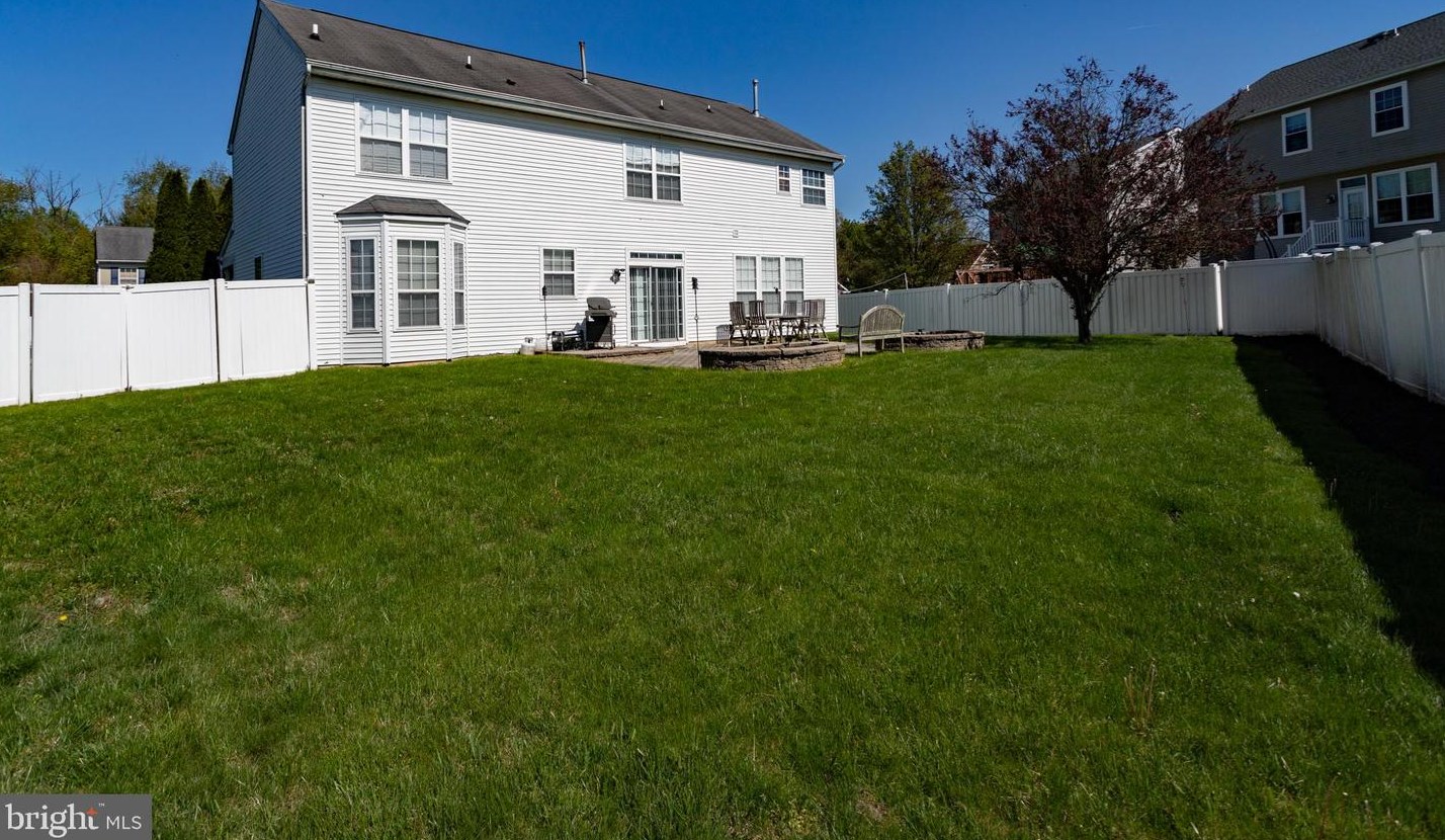 28 Durham Dr, Columbus NJ 08022-2349 exterior