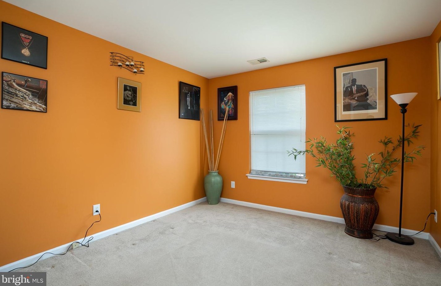 28 Durham Dr, Columbus NJ 08022-2349 exterior