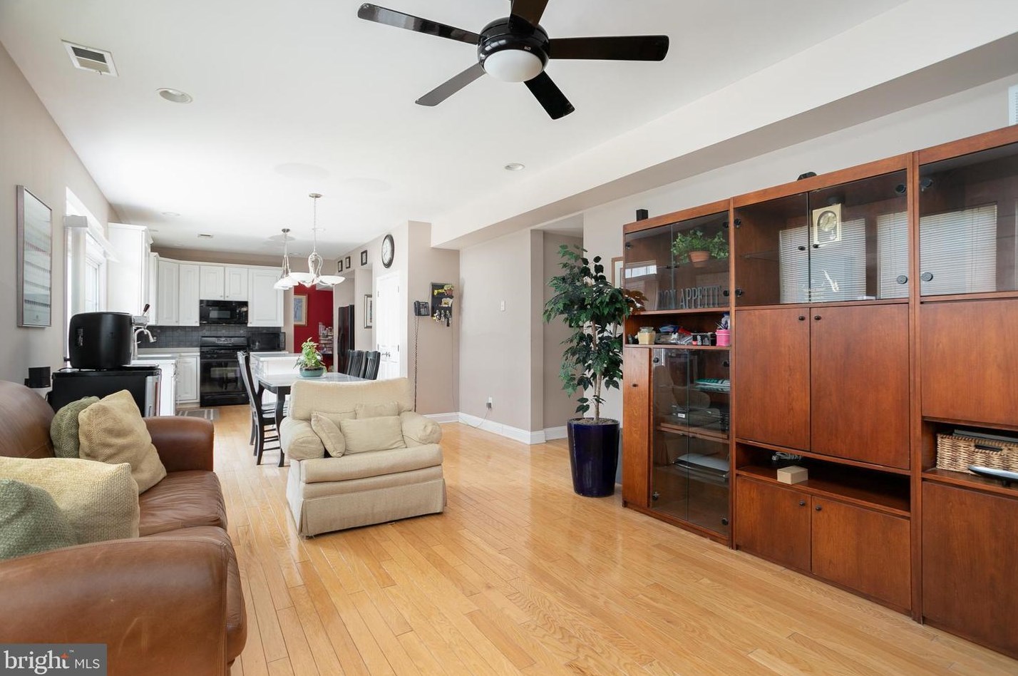 28 Durham Dr, Columbus NJ 08022-2349 exterior