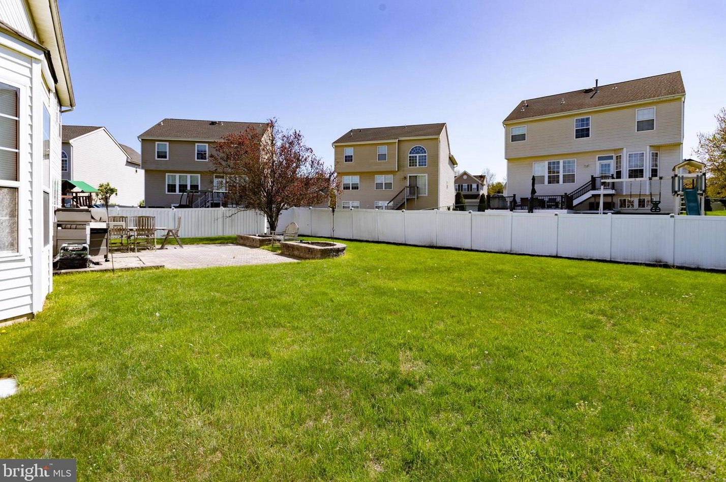 28 Durham Dr, Columbus NJ 08022-2349 exterior